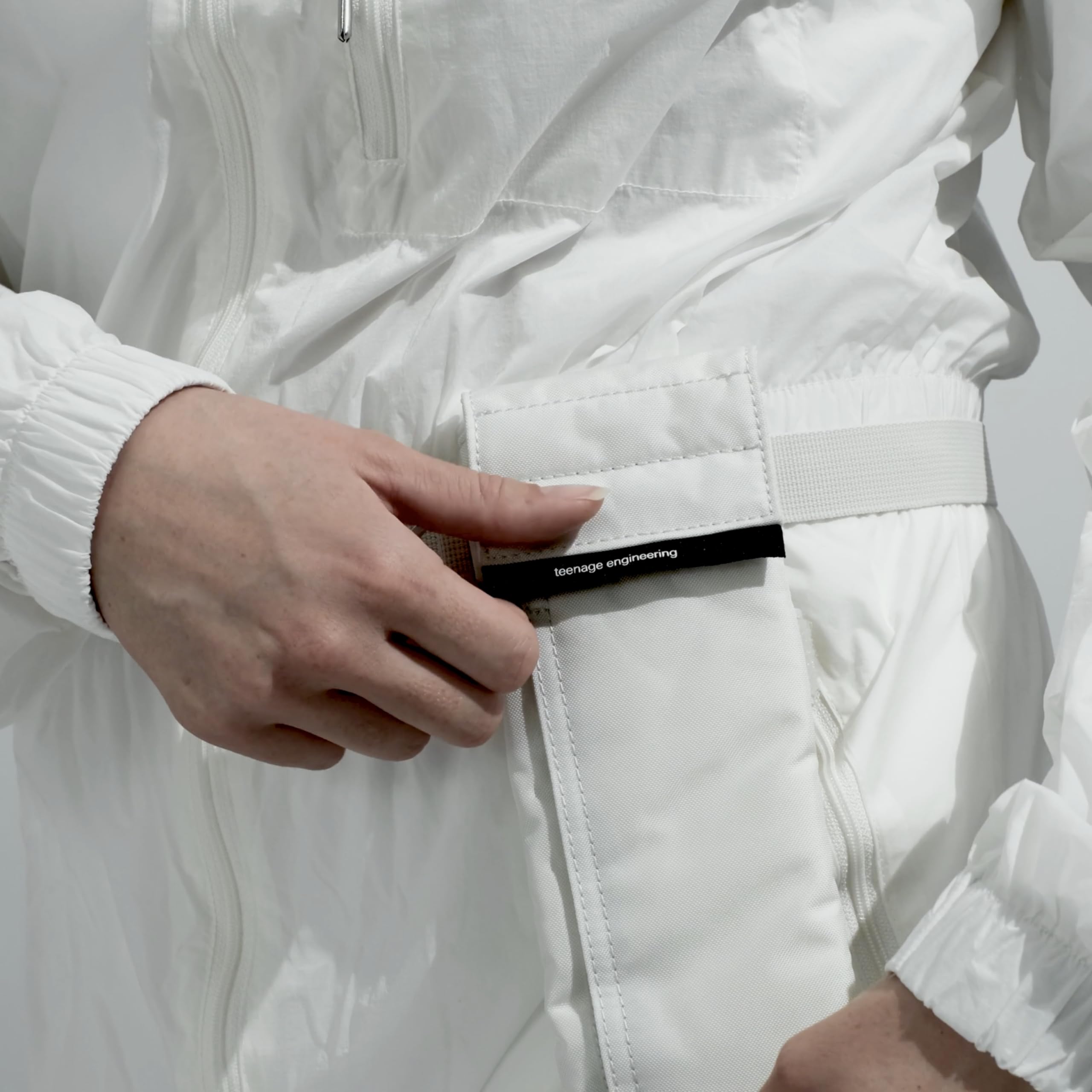 teenage-engineering-field-bag-op-z-medium-blanc-housse-de-transport image 6