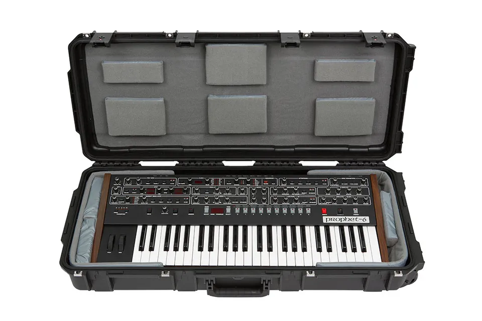 skb-iseries-3i-3614-tkbd-flight-case-rigide-tanche-pour-sequential-prophet-6-ob- image 1